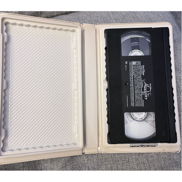 Aladdin (VHS, 1993) The Classics Collection, A Walt Disney Classic - Picture 8 of 14